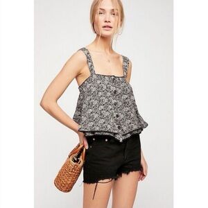 FREE PEOPLE 🖤 ‘Sweet Caroline’ Floral Crop Top